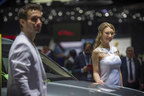 La 88ème édition du salon de l'automobile de Genève au travers de ses hôtesses