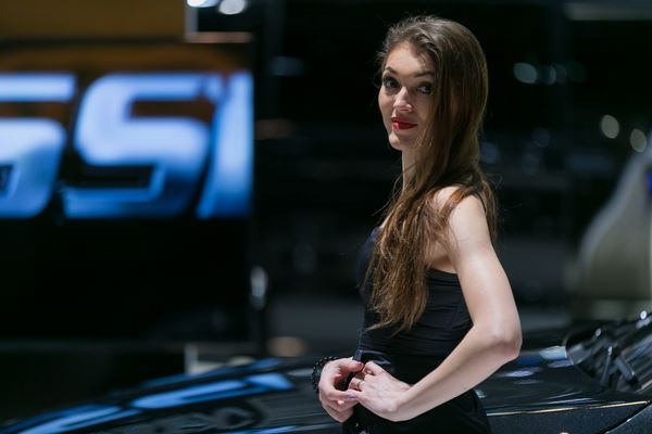 La 89ème édition du salon de l'automobile de Genève au travers de ses hôtesses