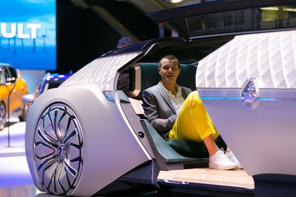 La 89ème édition du salon de l'automobile de Genève au travers de ses hôtesses