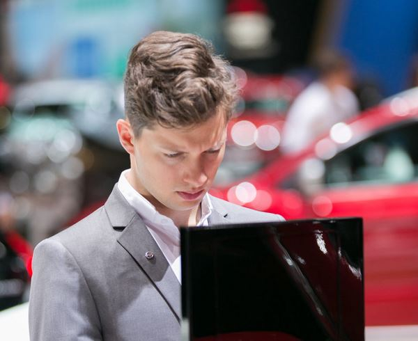 La 89ème édition du salon de l'automobile de Genève au travers de ses hôtesses
