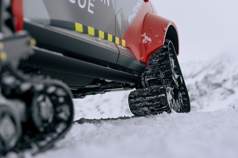 Le Nissan X-Trail e-4Orce Mountain Rescue se lance dans le secours sur les pistes enneigées