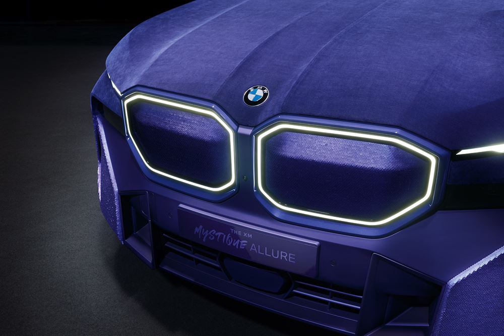 La BMW XM Mystique Allure se drape de matériaux exclusifs issus du monde de la haute couture