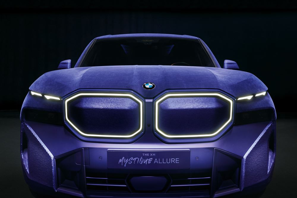 La BMW XM Mystique Allure se drape de matériaux exclusifs issus du monde de la haute couture