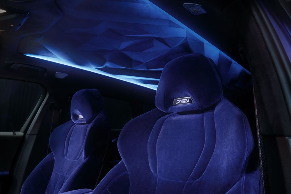 La BMW XM Mystique Allure se drape de matériaux exclusifs issus du monde de la haute couture