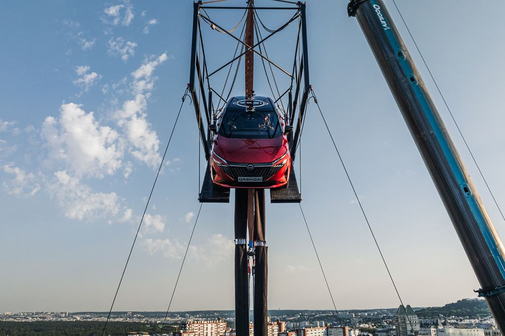 Le crossover Nissan Qashqai s'offre un saut à l'élastique de 65 mètres