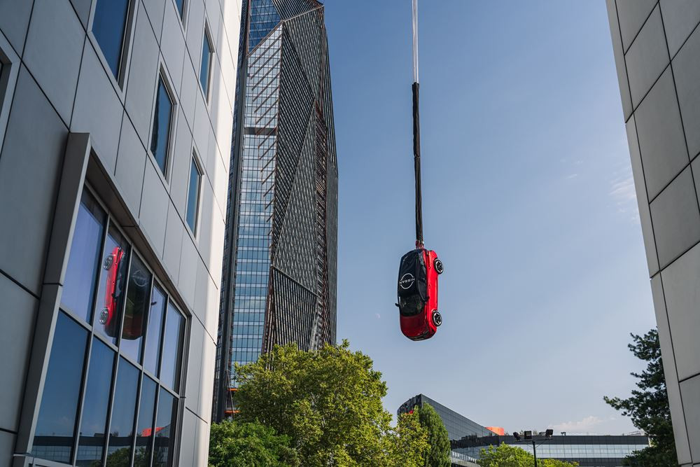 Le crossover Nissan Qashqai s'offre un saut à l'élastique de 65 mètres