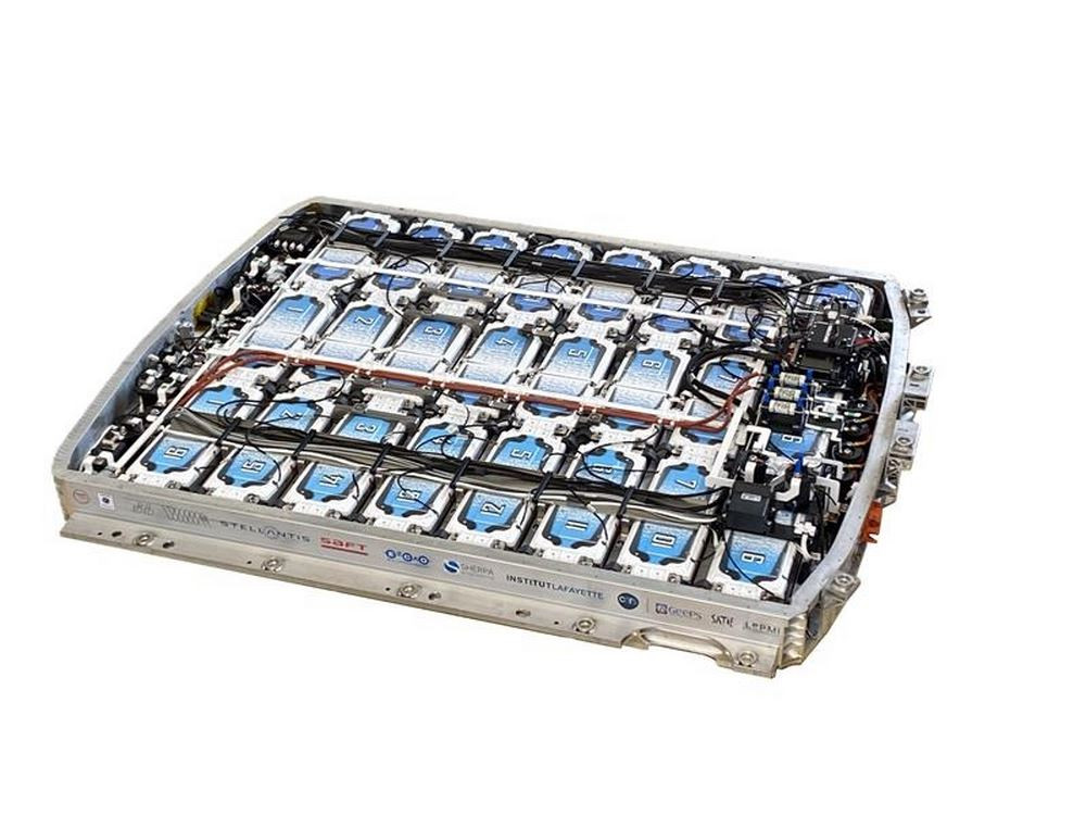 Le système « Intelligent Battery Integrated System » permet de supprimer le chargeur et l'onduleur