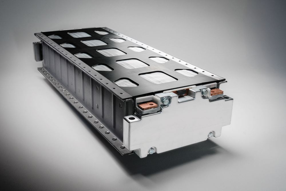 Un Dodge Charger Daytona de développement doté d'une batterie à électrolyte solide Factorial en test
