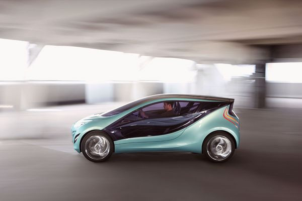 Mazda présente le concept car Kiyora au Mondial de Paris 2008