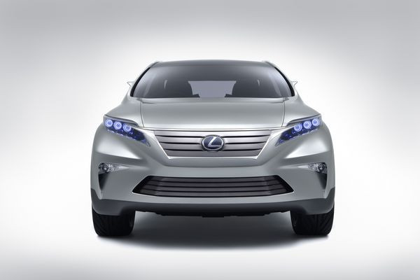 Lexus présente un concept-car hybride à la ligne puissante