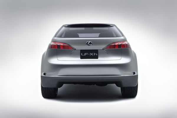 Lexus présente un concept-car hybride à la ligne puissante