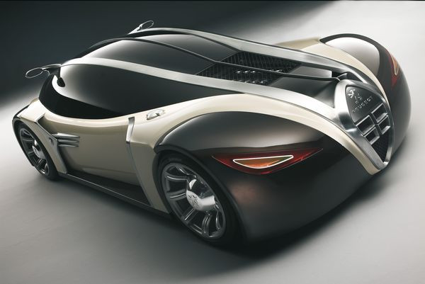 Peugeot expose le concept car Peugeot 4002 au Peugeot Avenue Paris