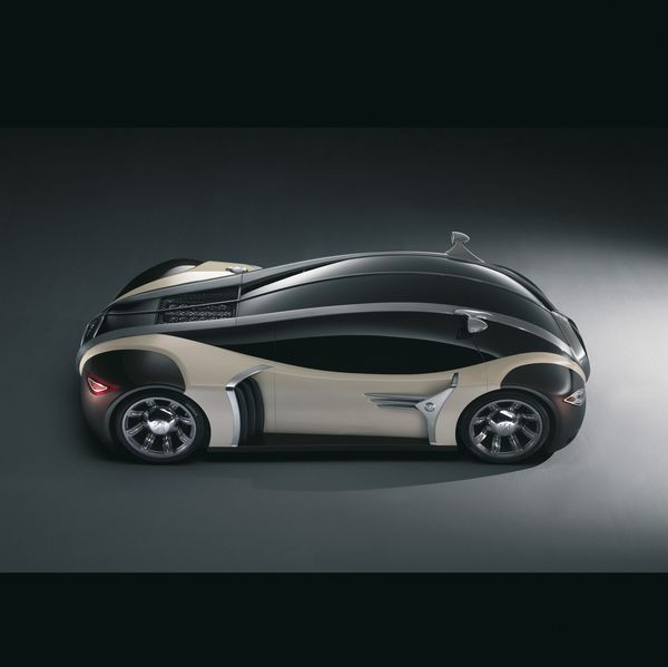 Peugeot expose le concept car Peugeot 4002 au Peugeot Avenue Paris
