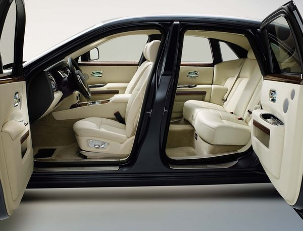 Rolls-Royce présente la 200EX au salon de l’automobile de Genève