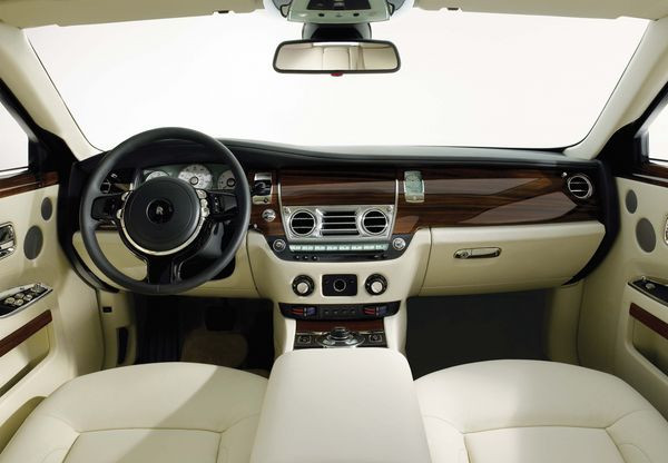 Rolls-Royce présente la 200EX au salon de l’automobile de Genève