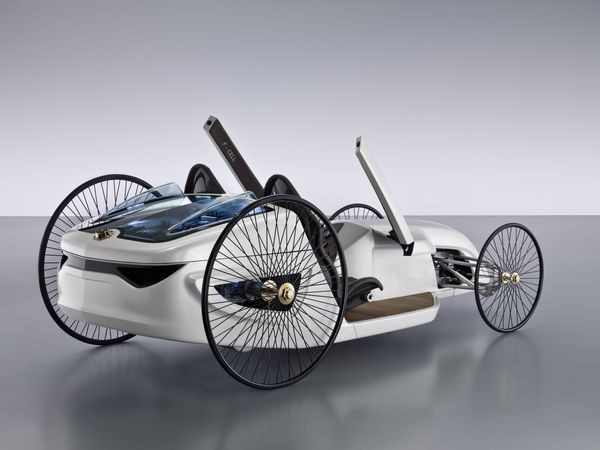 150 collaborateurs Mercedes créent le F-Cell Roadster