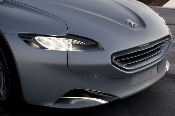Peugeot présente son nouveau concept SR1