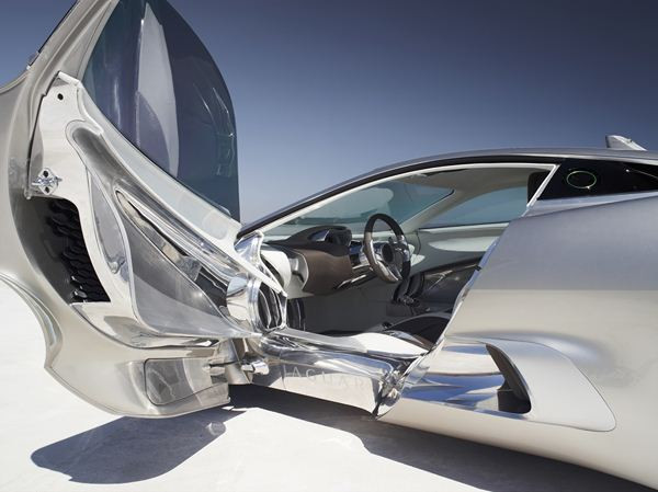 Jaguar célèbre ses 75 ans avec le concept Jaguar C-X75