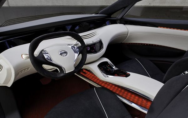 Nissan dévoile le concept hybride Ellure au salon de Los Angeles