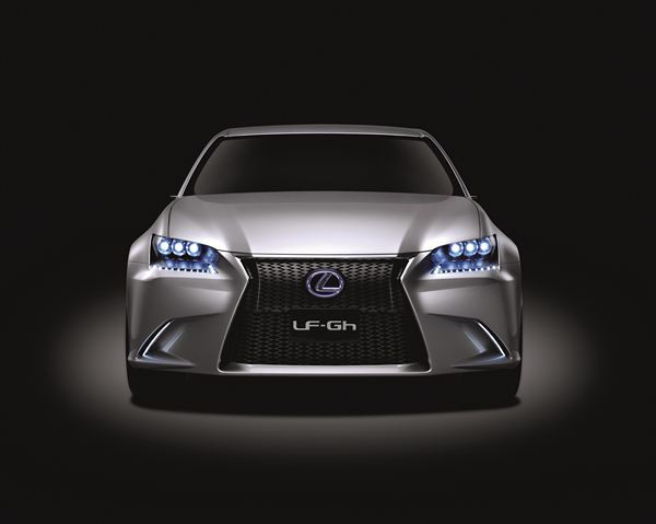Lexus dévoile le concept car hybride LF-Gh au salon de New York