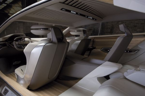 Gros plan sur le concept-car HX1 de Peugeot
