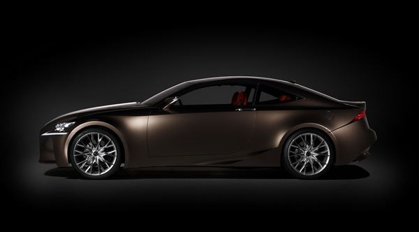 Un concept Lexus de coupé premium hybride de taille moyenne