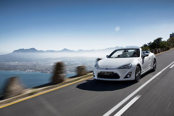 Une version cabriolet de la Toyota GT86 sous forme de concept FT-86 Open