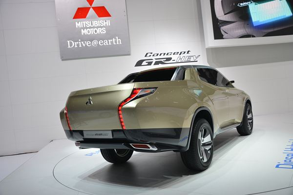 Un concept Mitsubishi de pick-up hybride diesel électrique