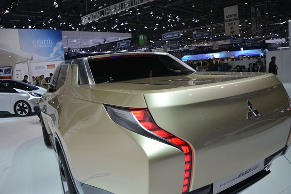 Un concept Mitsubishi de pick-up hybride diesel électrique