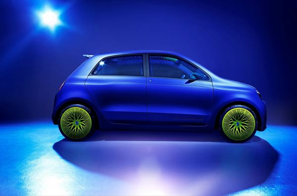 Renault présente le concept-car de petite citadine électrique Twin’Z