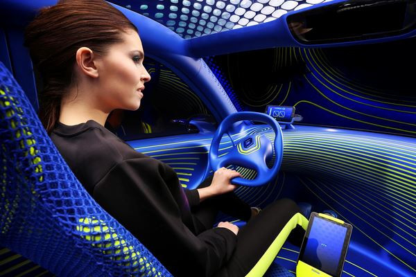 Renault présente le concept-car de petite citadine électrique Twin’Z