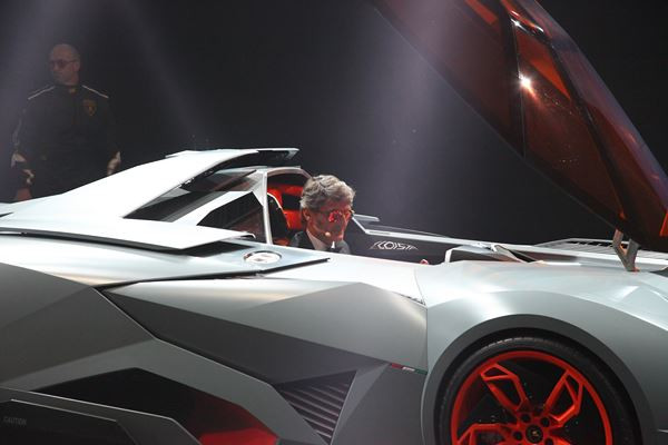Un concept unique de monoplace Lamborghini Egoista dotée de 600 ch
