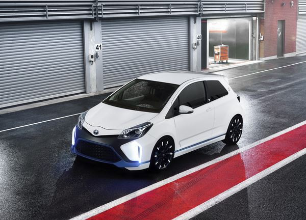 Un concept-car Toyota Yaris Hybrid-R 4 roues motrices doté de 420 ch
