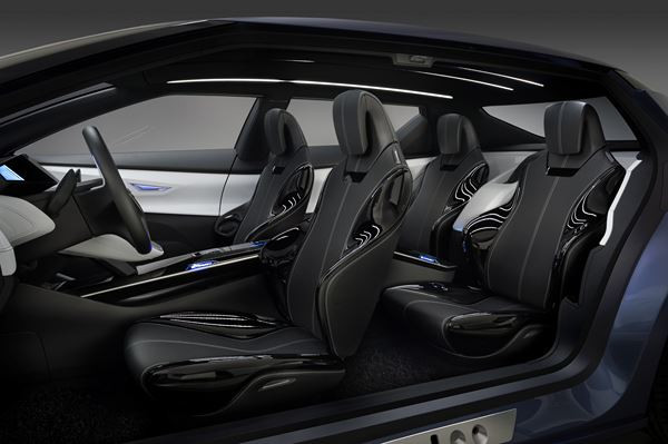 Le concept-car Nissan Friend-Me bouscule les conventions du design de la berline