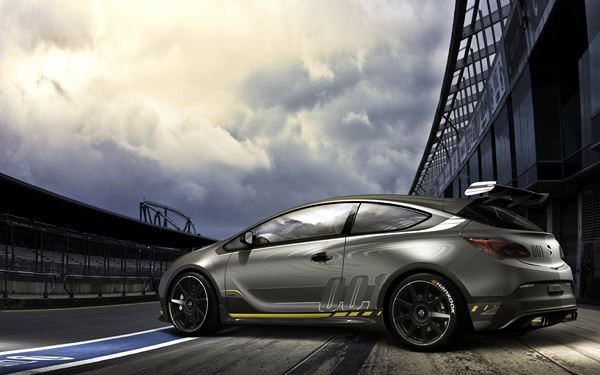 L'Opel Astra OPC Extrem s'offre plus de 300 ch
