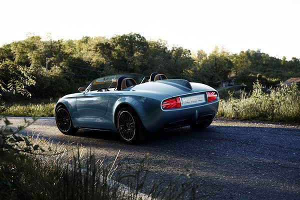 Un petit roadster biplace Mini Superleggera Vision aux lignes épurées