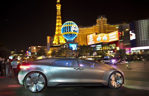 Le prototype F 015 Luxury in Motion illustre la vison Mercedes de la conduite autonome