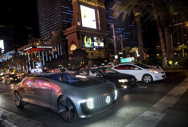 Le prototype F 015 Luxury in Motion illustre la vison Mercedes de la conduite autonome