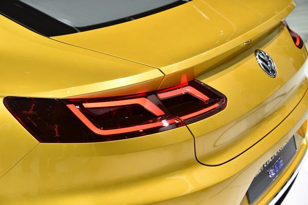 Le Volkswagen Sport Coupé Concept GTE évoque l’univers des voitures exclusives
