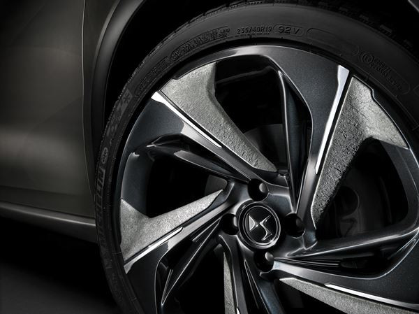 Le show car DS 4 Crossback Concept illustre le futur de DS