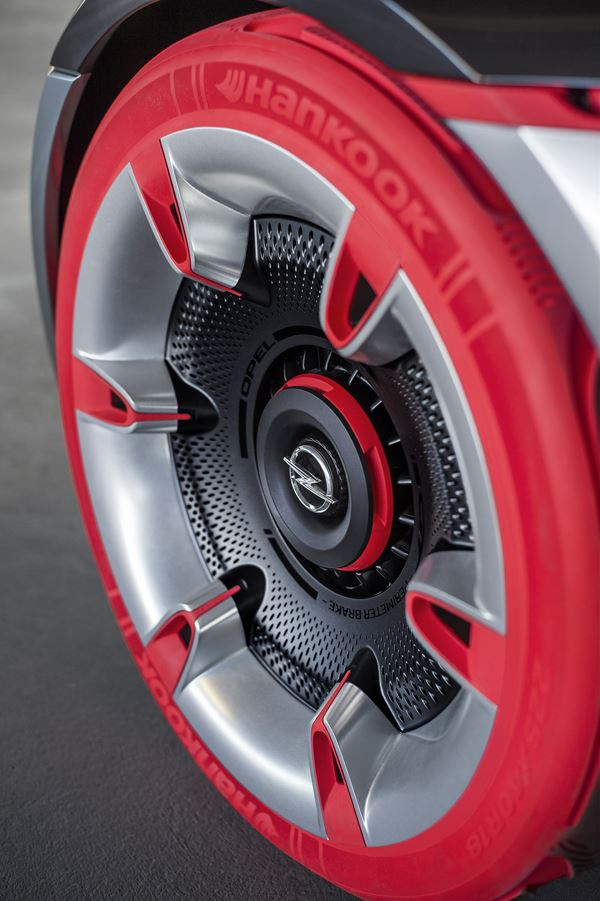 Opel GT Concept : un coupé sportif biplace à propulsion à moteur central avant