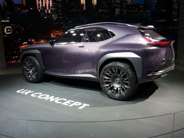 Le Lexus UX Concept affiche des lignes acérées
