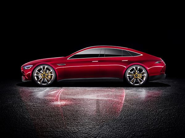 Le Mercedes-AMG GT Concept préfigure un coupé quatre portes sportif