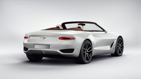 Le concept-car EXP 12 Speed 6e de Bentley affiche des lignes athlétiques