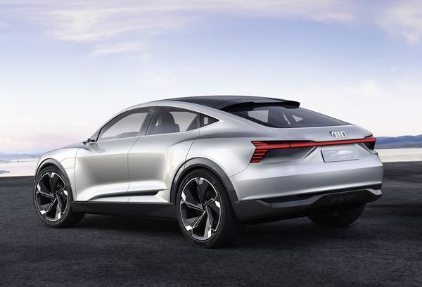 Le concept Audi e-tron Sportback préfigure un coupé quatre portes électrique
