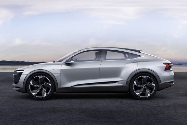 Le concept Audi e-tron Sportback préfigure un coupé quatre portes électrique