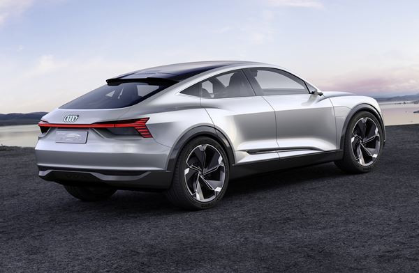 Le concept Audi e-tron Sportback préfigure un coupé quatre portes électrique