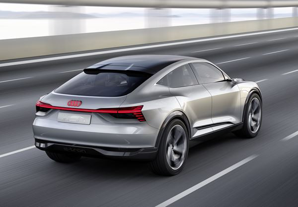 Le concept Audi e-tron Sportback préfigure un coupé quatre portes électrique