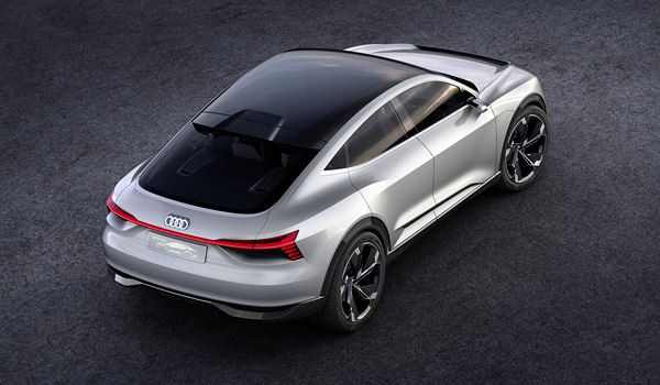 Le concept Audi e-tron Sportback préfigure un coupé quatre portes électrique