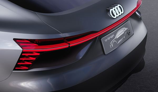 Le concept Audi e-tron Sportback préfigure un coupé quatre portes électrique